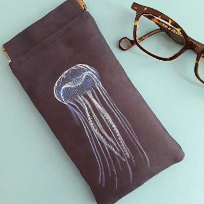 étui lunettes peint main suédine marine Sidonie méduse