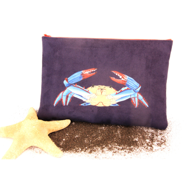 Etui tablette peint main suédine marine Gérard le crabe kitsch lorraine 1