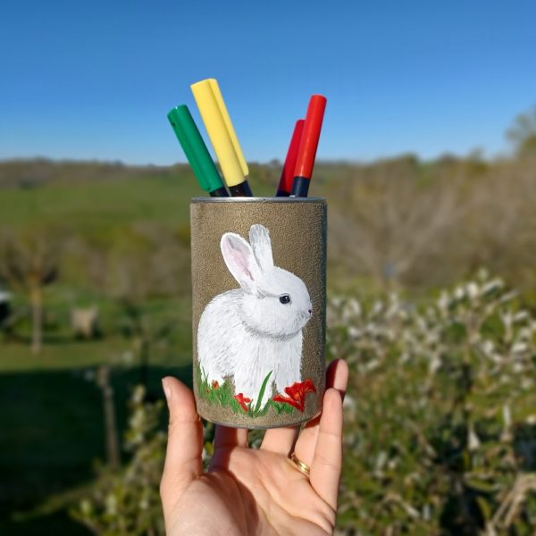 Pot à crayons peint main suédine kaki Antonin le lapin kitsch lorraine 1