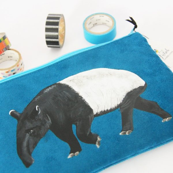Pochette peint main suédine bleu Samir le tapir kitsch lorraine 1