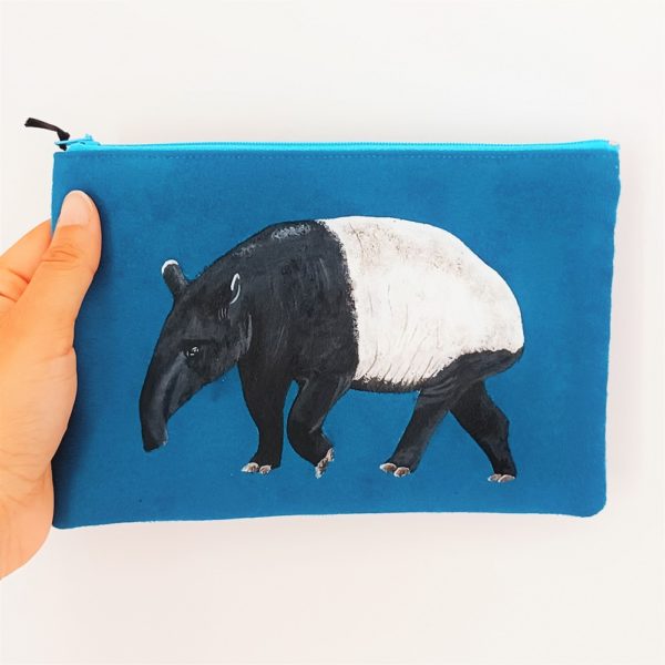 Pochette peint main suédine bleu Samir le tapir kitsch lorraine 6